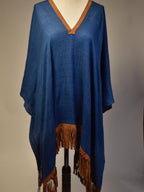Cashmere/silke-poncho med skinnfrynser