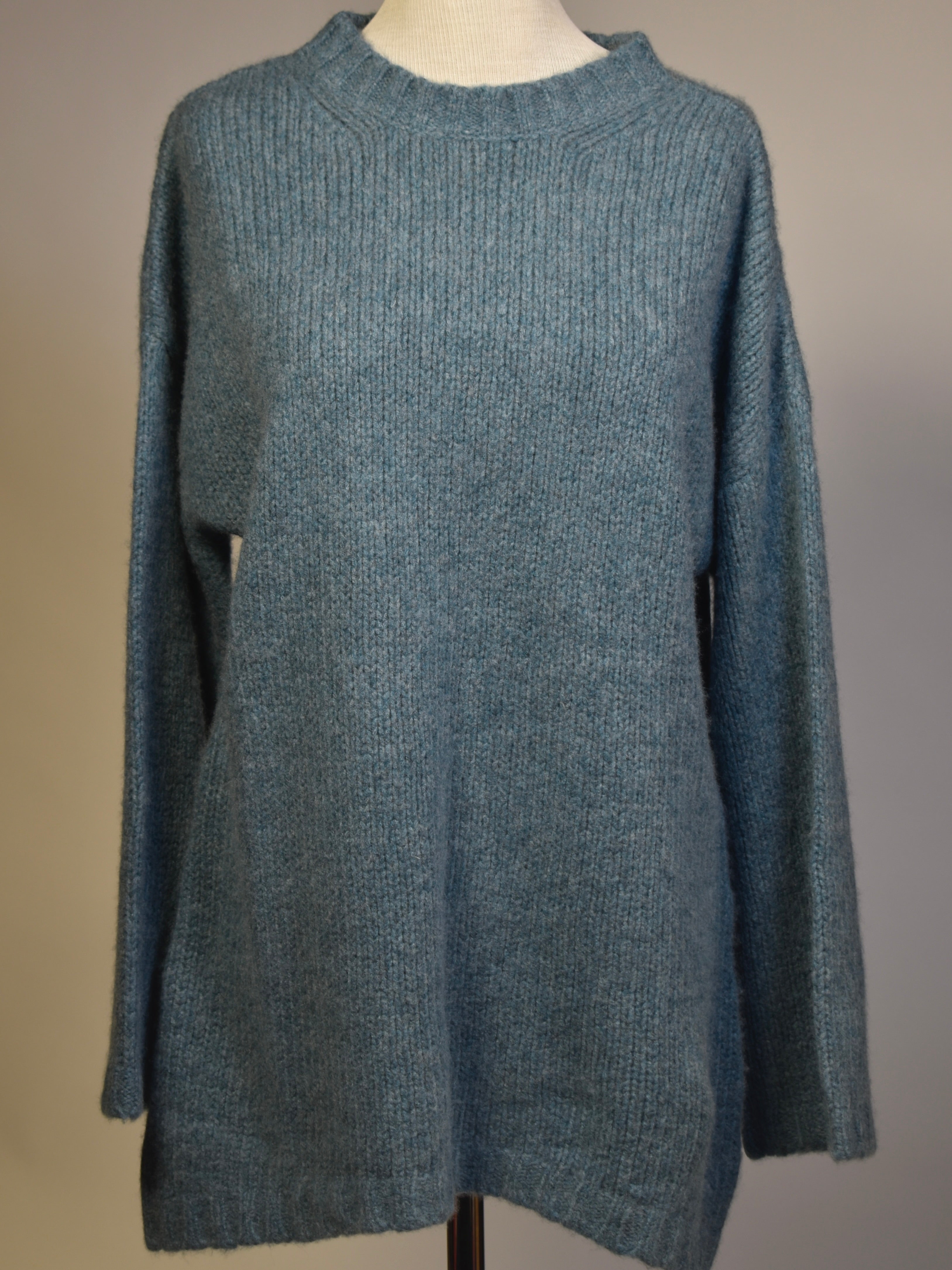 Oversize strikket cahmeregenser