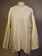 Oversize strikket cahmeregenser