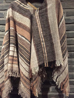 Cashmereponcho i naturstriper